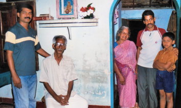 Indische Familie zuhause